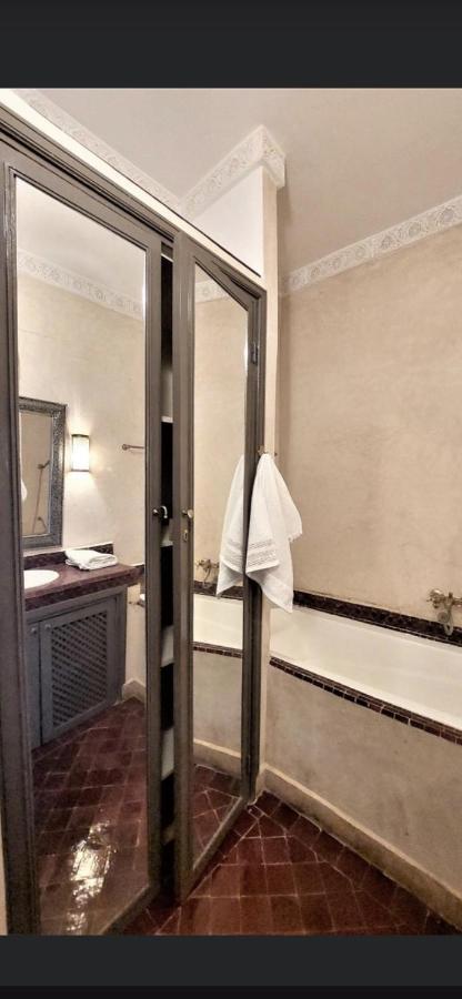 Riad Privatise Jusqu A 5 Personnes A 5 Minutes Place Jemma El Fna Loue Avec Menage Et Petit Dejeuner Compris Marrakesch Exterior foto