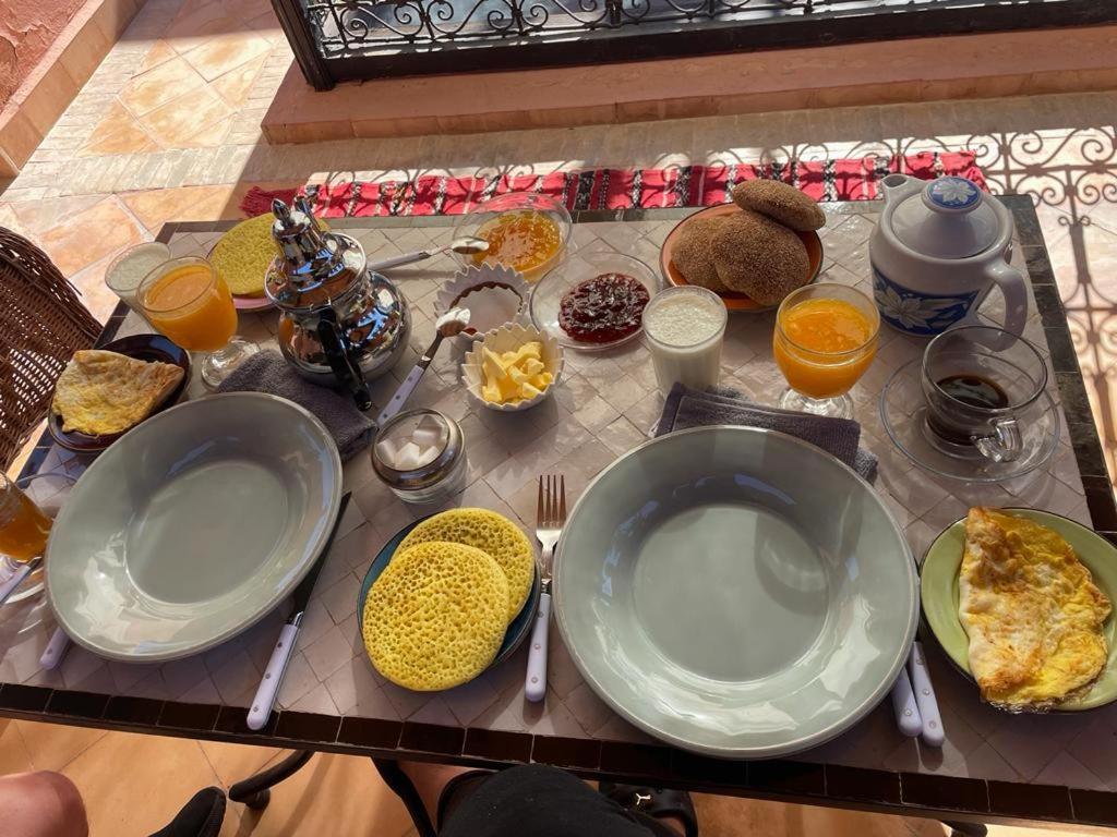 Riad Privatise Jusqu A 5 Personnes A 5 Minutes Place Jemma El Fna Loue Avec Menage Et Petit Dejeuner Compris Marrakesch Exterior foto